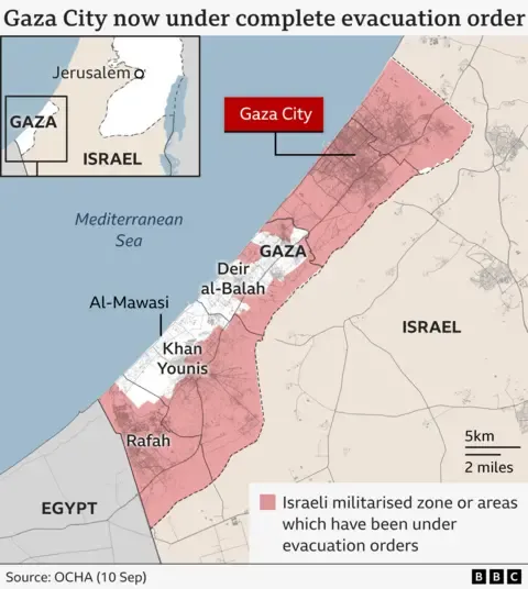 Numerous Gaza Residents Escape as Military Troops Advance Further into Gaza City